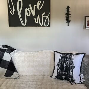 Steven Sabados studio. Ador project 9 Cathedral pillow. Ador NWT 22"W X 22